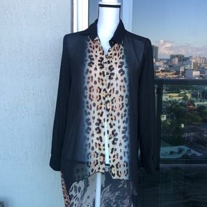 Asimétric leopard print black blouse